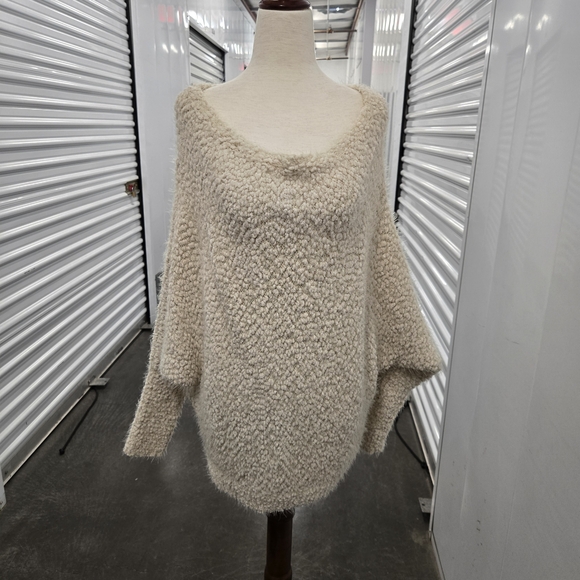 lovestitch Sweaters - Lovestitch Cream Textured Bouclé Knit Sweater S/M Cozy Oversized Pullover